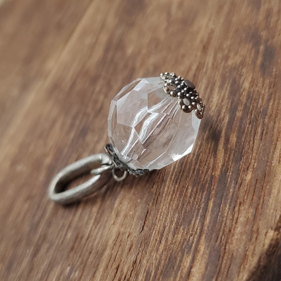 Clear faceted ornate drop pendant - Picture 2 of 2